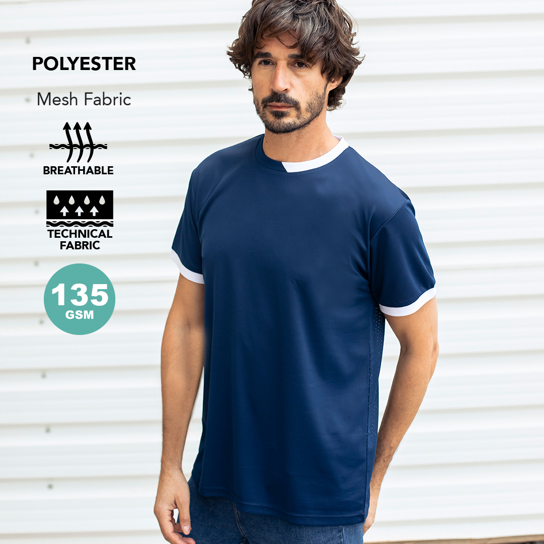 Camiseta técnica azul marino con ribetes blancos de poliéster transpirable de malla.