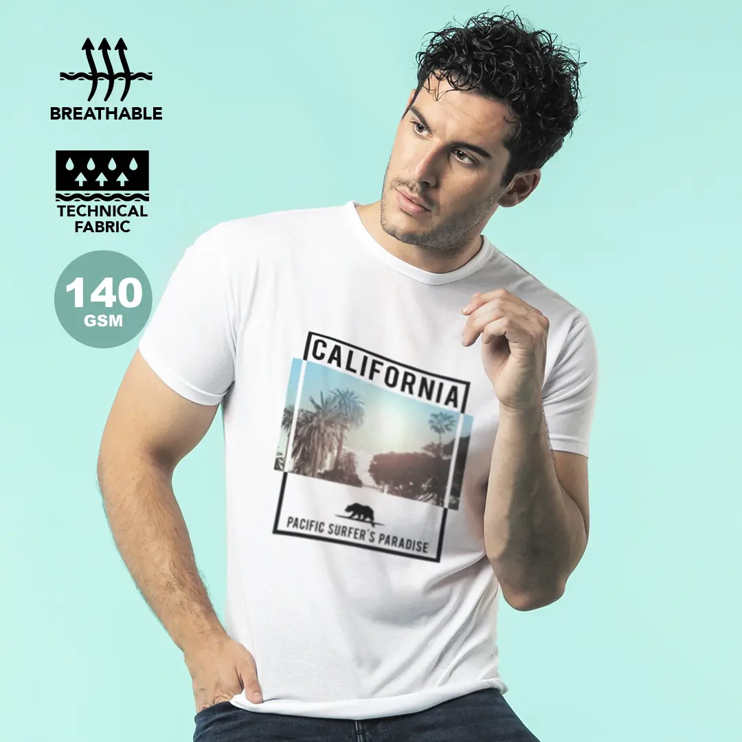Camiseta blanca de algodón técnico transpirable con estampado de California y palmeras.