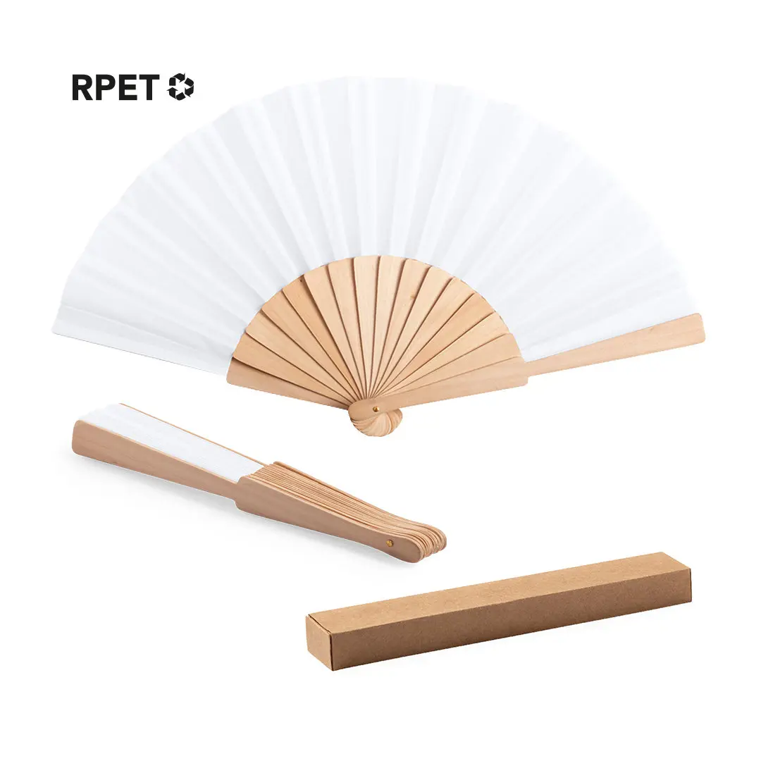 Abanico plegable blanco con varillas de madera clara y caja de cartón.