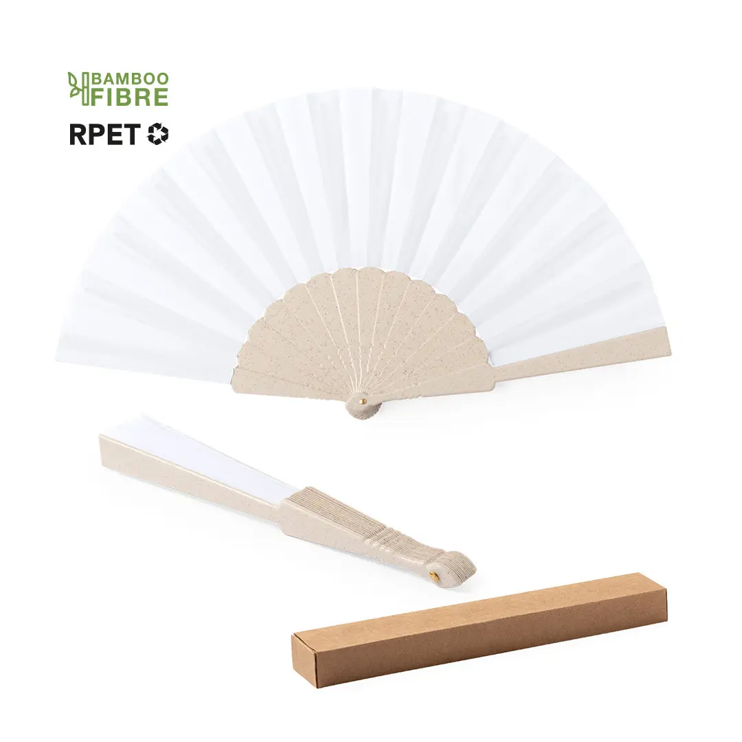 Abanico blanco con varillas de fibra de bambú reciclado y estuche de cartón kraft.