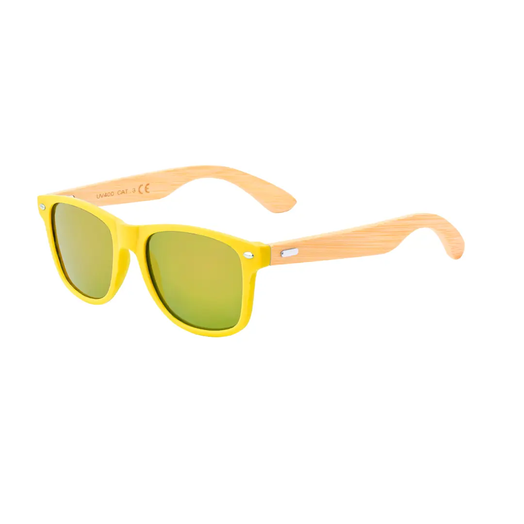 Gafas de sol con montura amarilla y patillas de madera clara.