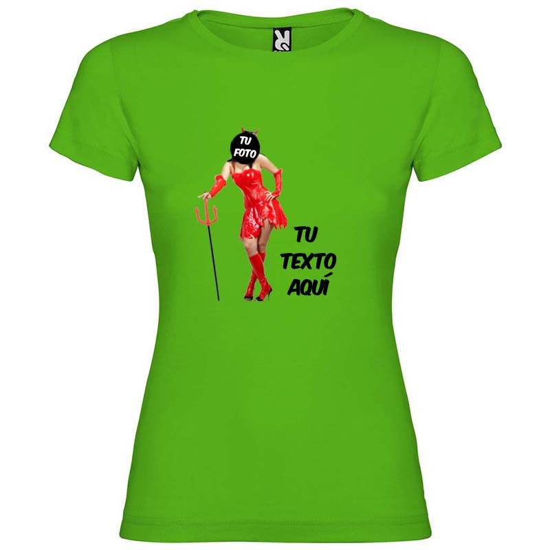 Camiseta verde de mujer con diseño personalizable de diablesa en rojo y texto editable.